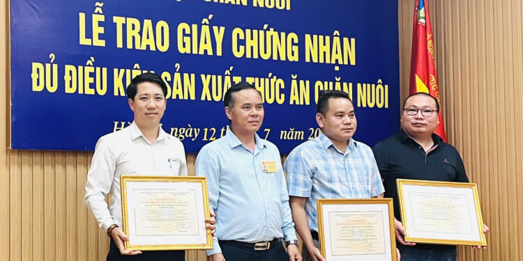 Thêm 13 doanh nghiệp được chứng nhận đủ điều kiện sản xuất thức ăn chăn nuôi